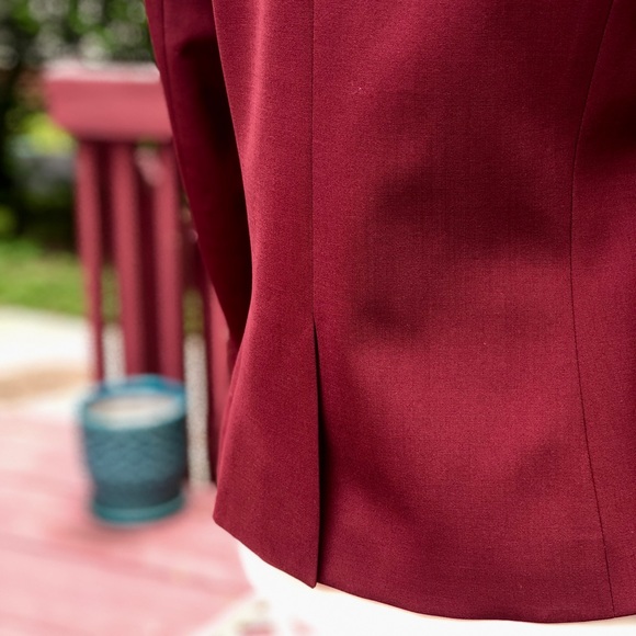 NWT Theory Delaven Blazer in Cherry Sz 6 - Picture 3 of 6